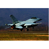 Academy 1/72 KF-16C FIGHTING FALCON Plastic Model Kit