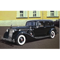 ICM 1/35 Packard Twelve (Model 1936) WWII Soviet Leaders' Car with Passengers (5 Figures) Plastic Model Kit
