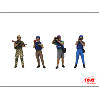 ICM 1/35 Journalists in War (4 Figures) Plastic Model Kit
