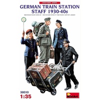 MiniArt 1/35 German Train Station Staff 1930-40s Plastic Model Kit