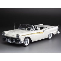 Sun Star 1/18 1957 Ford Fairlane 500 Skyliner -Colonial White