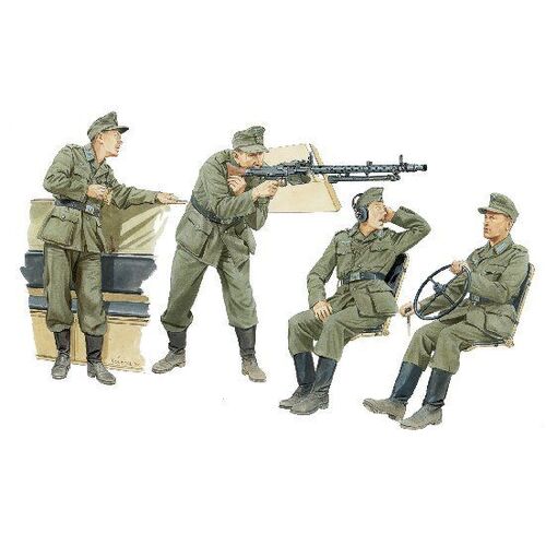 Dragon 1/35 German Halftrack Crewman Plastic Model Kit [6193]