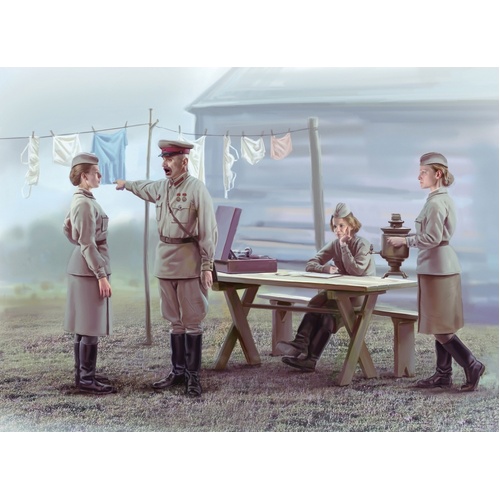 ICM 1/35 Soviet Military Servicewomen (1939-1942) (4 Figures) Plastic Model Kit