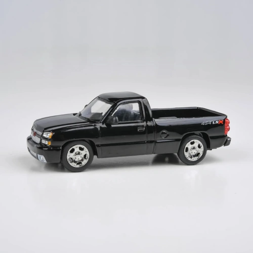 Para64 1/64 2006 Chevrolet Silverado Single Cab Onyx Black Diecast Model Car