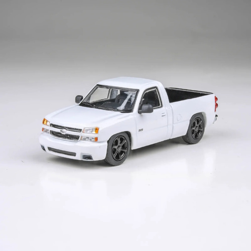 Para64 1/64 2006 Chevrolet Cateye Silverado Single Cab Summit White LHD Diecast Model Car