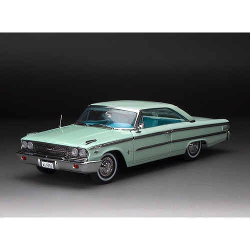 Sun Star 1/18 1963 Ford Galaxie 500/XL Hardtop - Glacier Blue